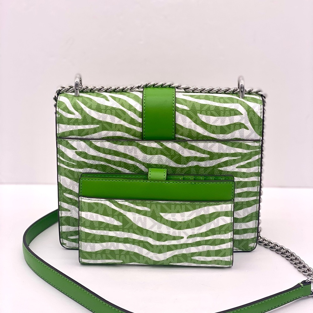 Michael Kors Greenwich Small Convertible Crossbody Shoulder Bag and Wallet Set - Picture 4 of 14